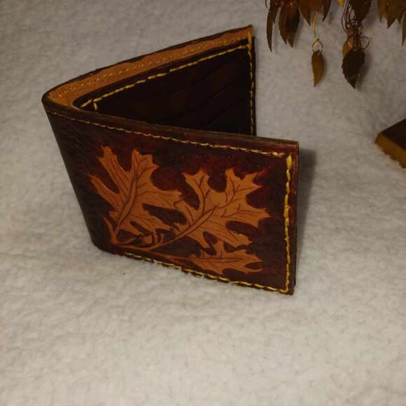 Hand carved 3-D wallet - Picture 4 of 8